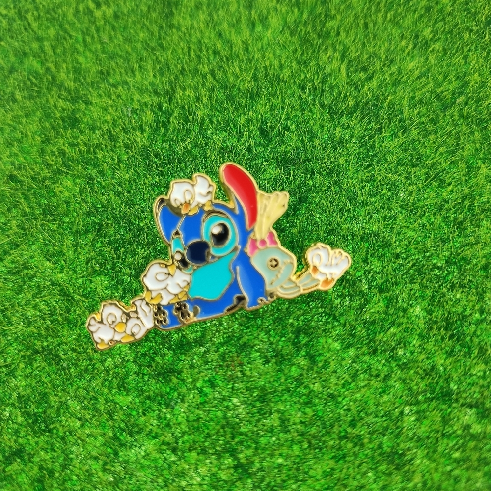 *Stitch Pin With Ducks NIP